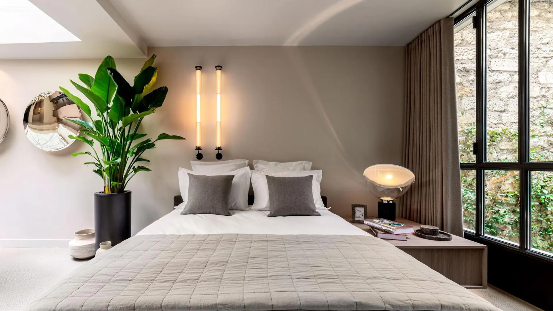 Luxury In Old Marais, 3 Bedroom Patio, Sauna, Fitness Room, Ac Apartment