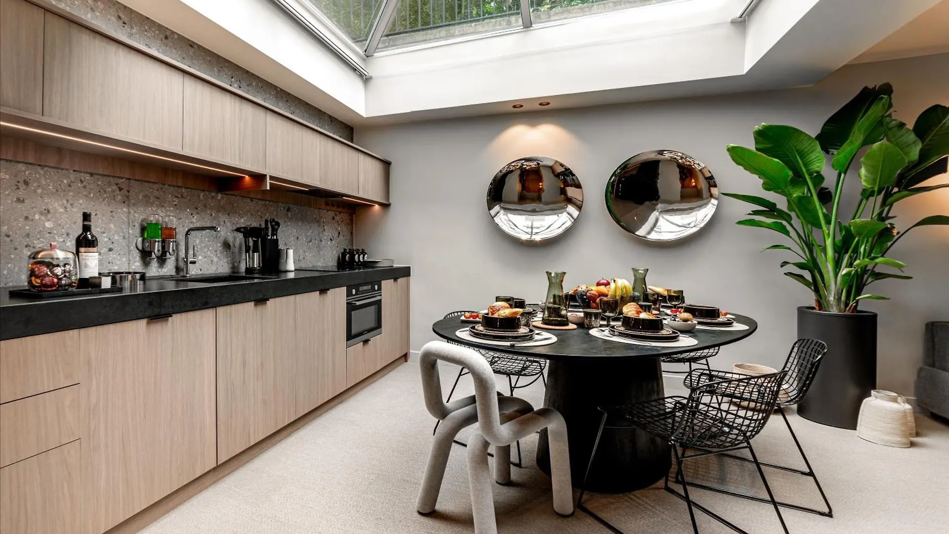 Luxury In Old Marais, 3 Bedroom Patio, Sauna, Fitness Room, Ac Apartment