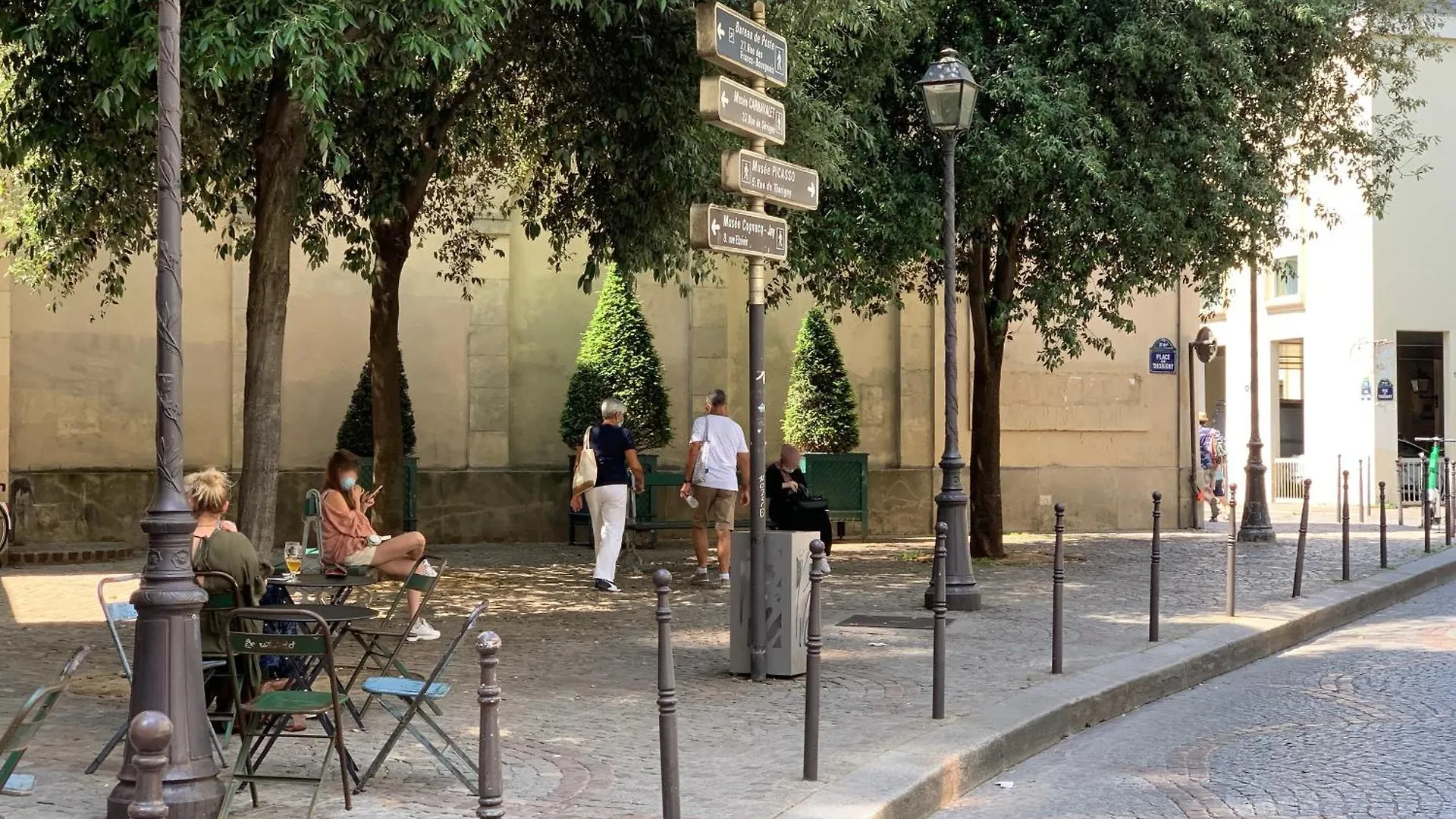 Luxury In Old Marais, 3 Bedroom Patio, Sauna, Fitness Room, Ac Apartment